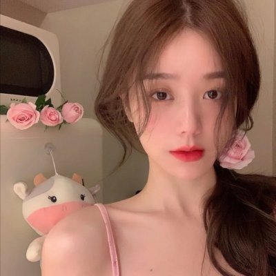 随盲柳入眠的女人